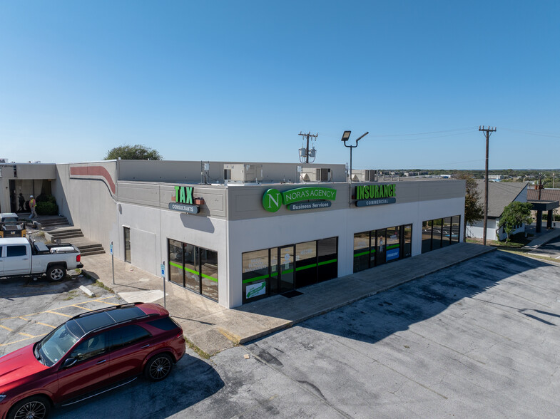 6400-6422 Bandera Rd, Leon Valley, TX for lease - Building Photo - Image 2 of 18