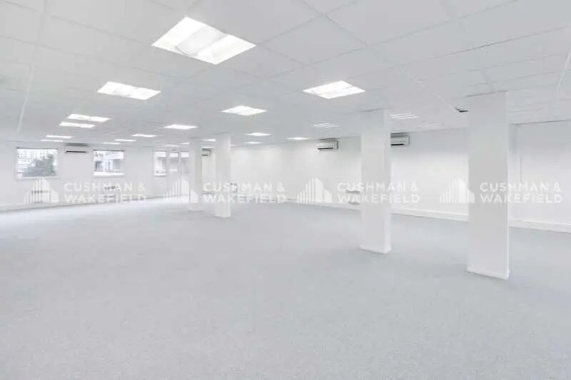 25 Rue Greffülhe, Levallois-Perret for lease - Interior Photo - Image 1 of 7