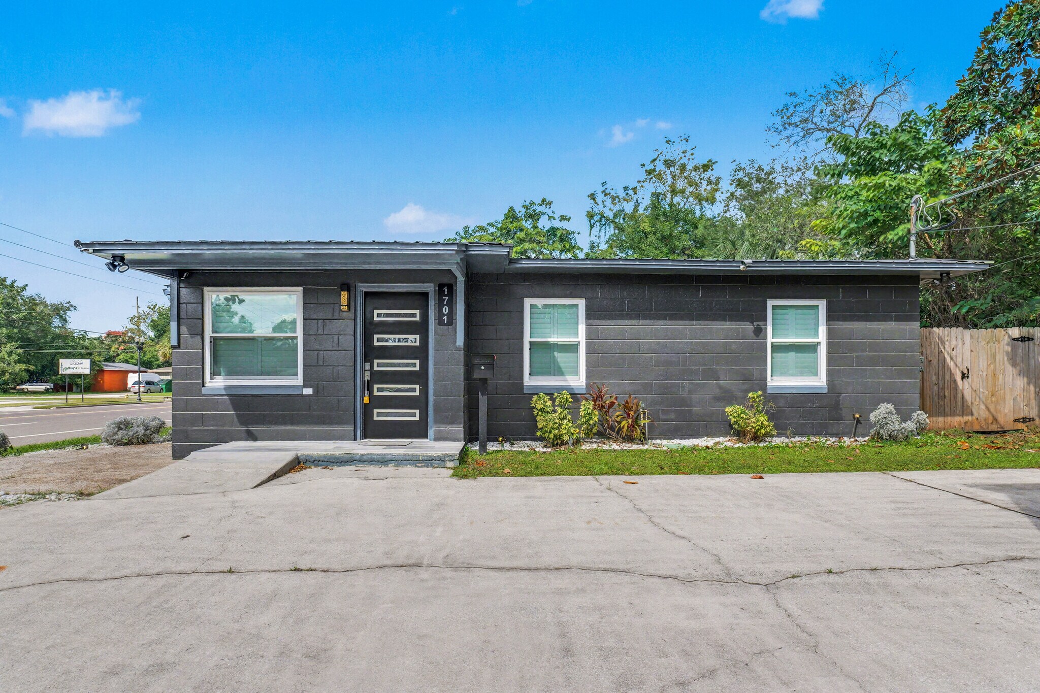 1701-1709 Rogero Rd, Jacksonville, FL for sale Building Photo- Image 1 of 28