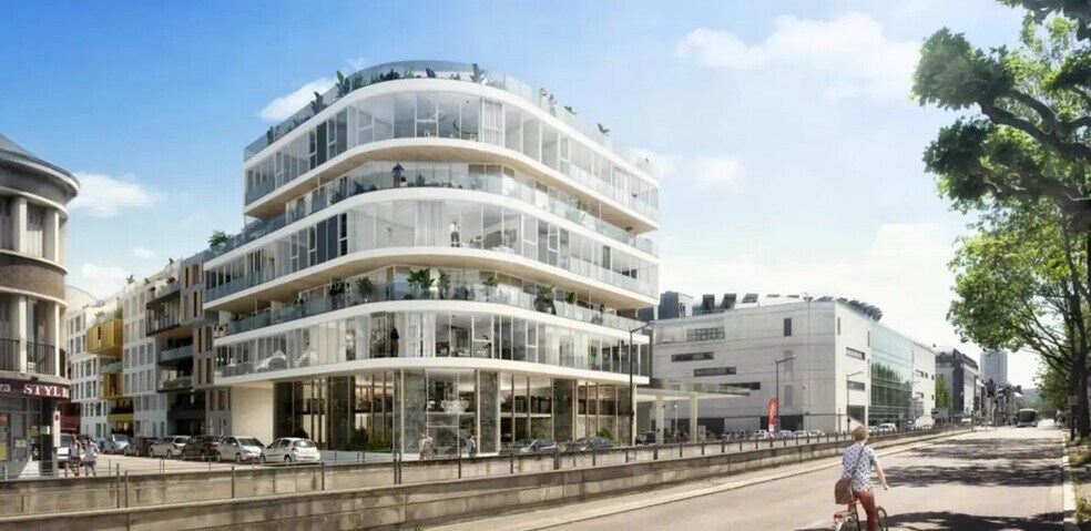 Office in Rouen for lease - Building Photo - Image 2 of 4