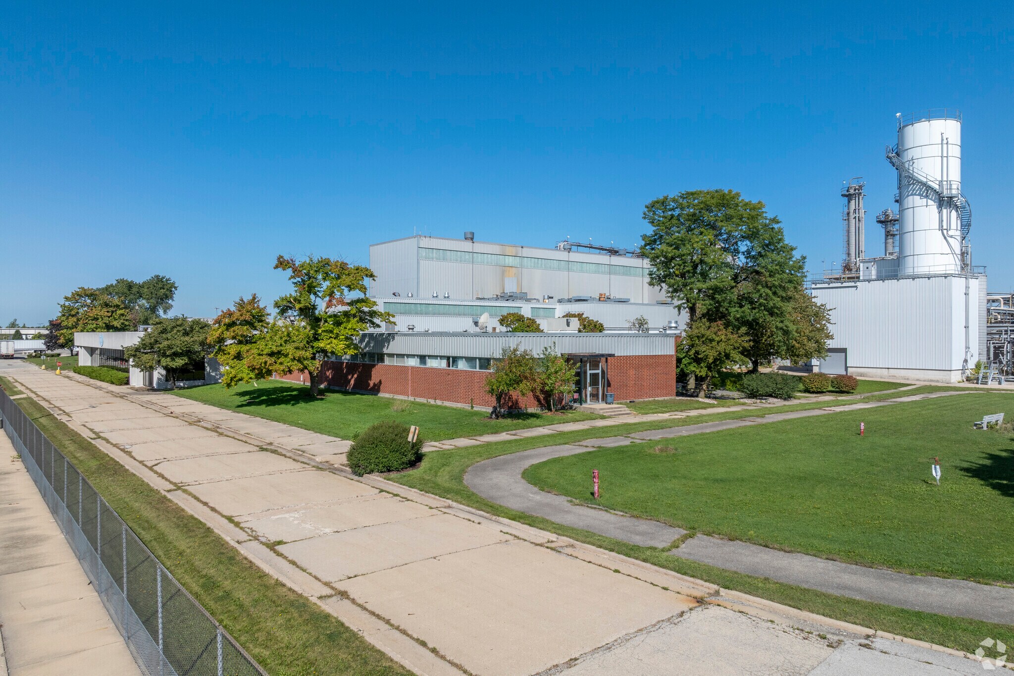 2000 Aucutt Rd, Montgomery, IL for sale Primary Photo- Image 1 of 1