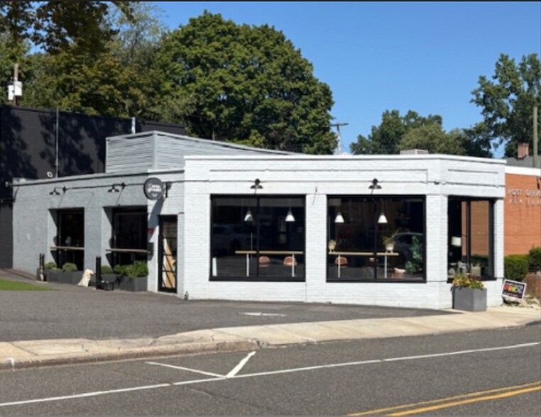 208 Sea Cliff Ave, Sea Cliff, NY for sale - Primary Photo - Image 1 of 2