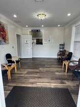 1044 Goodlette-Frank Rd N, Naples, FL for lease Lobby- Image 2 of 34