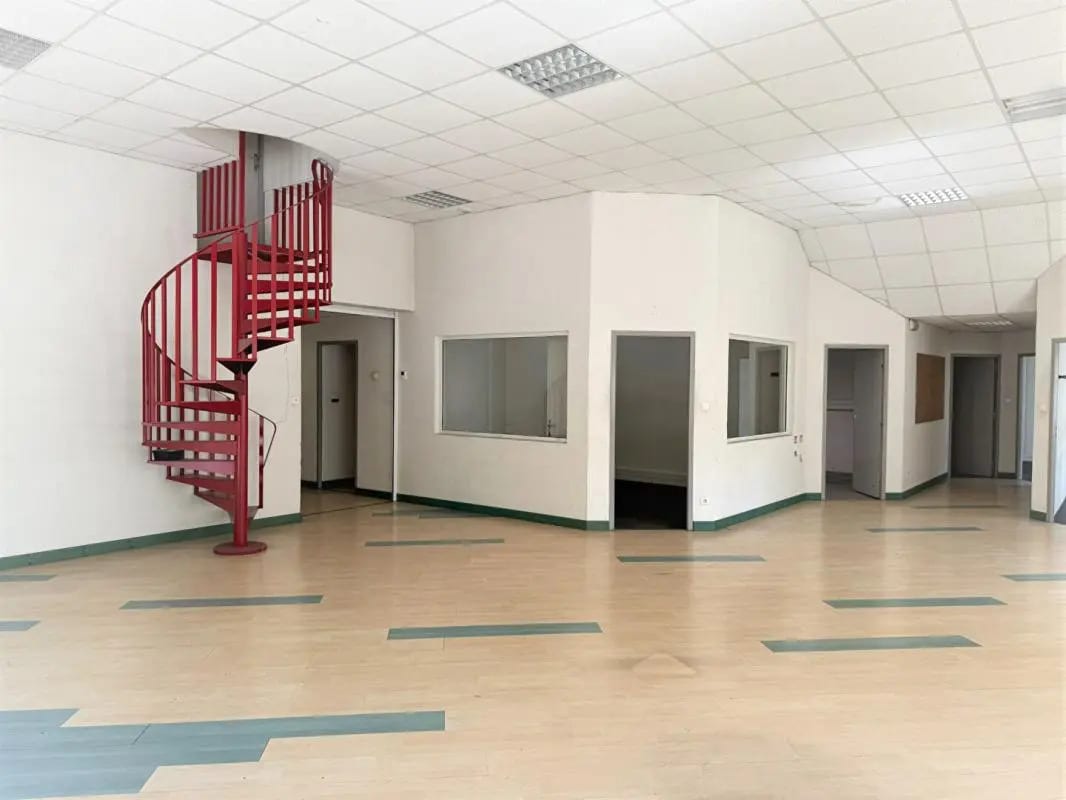 Flex in Thise for lease Interior Photo- Image 1 of 6