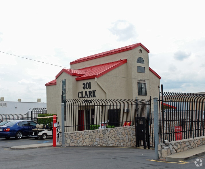 301 N Clark Dr, El Paso, TX for sale - Primary Photo - Image 1 of 3