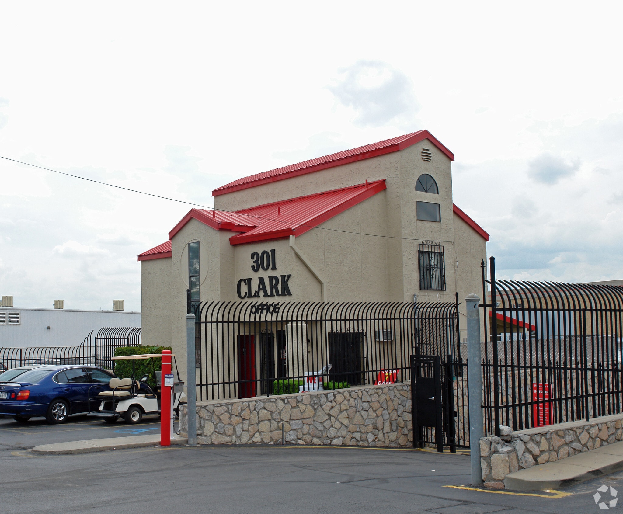 301 N Clark Dr, El Paso, TX for sale Primary Photo- Image 1 of 4