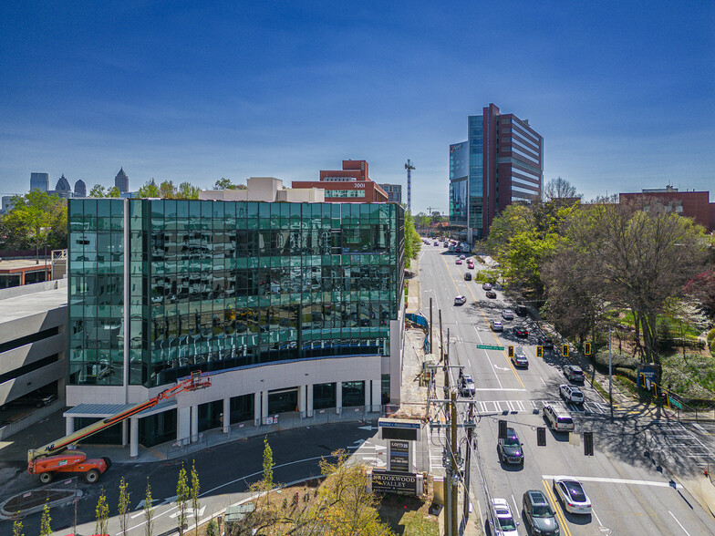 2021 Peachtree Rd, Atlanta, GA for lease - Building Photo - Image 3 of 9