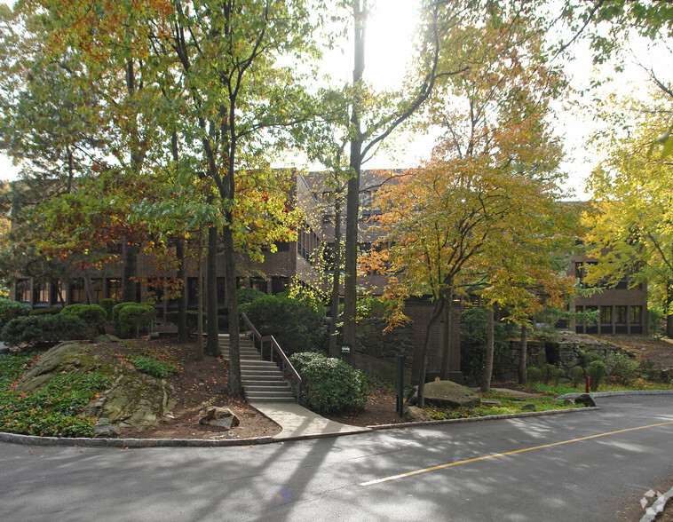 3 Greenwich Office Park, Greenwich, CT for lease - Building Photo - Image 3 of 3