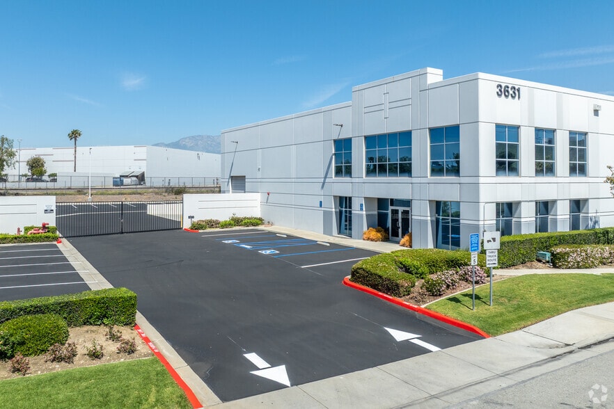 3631 Grapevine St, Jurupa Valley, CA for lease - Building Photo - Image 2 of 8