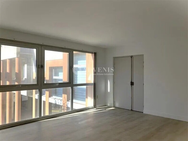 Office in Bourges for lease - Interior Photo - Image 1 of 3