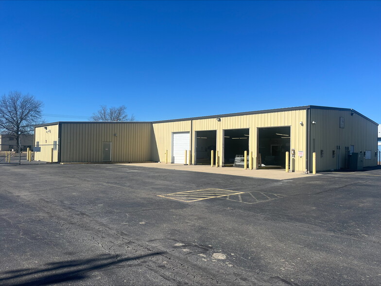 2440 Colt Rd, Springfield, IL for sale - Primary Photo - Image 1 of 3