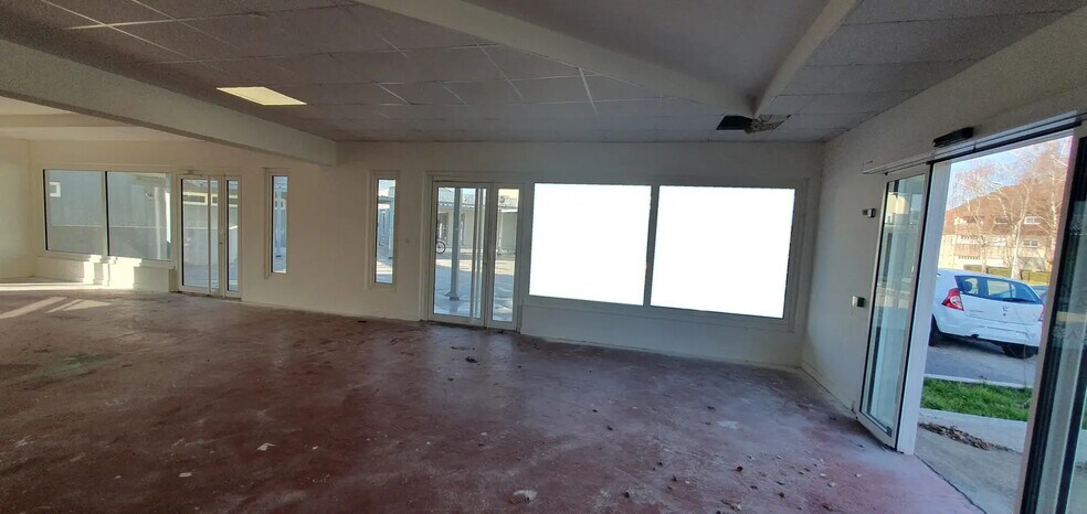 Retail in Montchanin for lease - Building Photo - Image 3 of 7