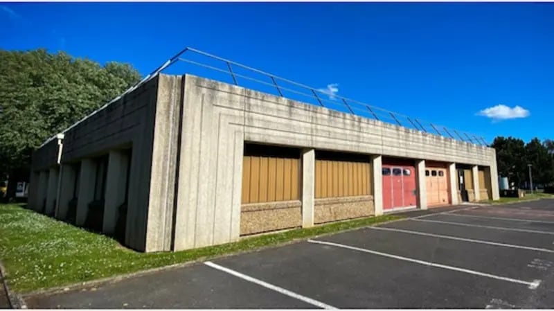 Office in Caen for lease - Building Photo - Image 2 of 12