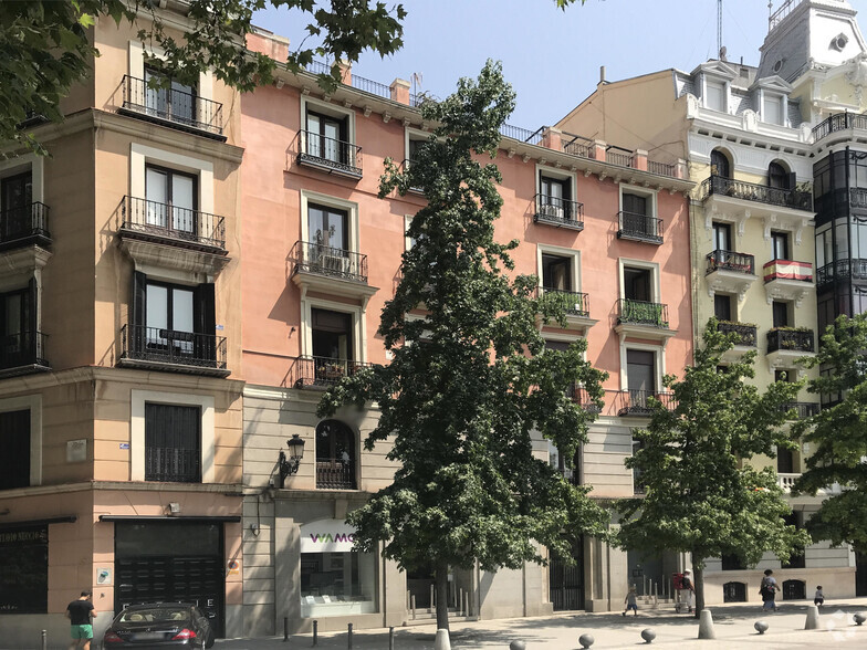 Retail in Madrid, Madrid for lease - Building Photo - Image 2 of 2