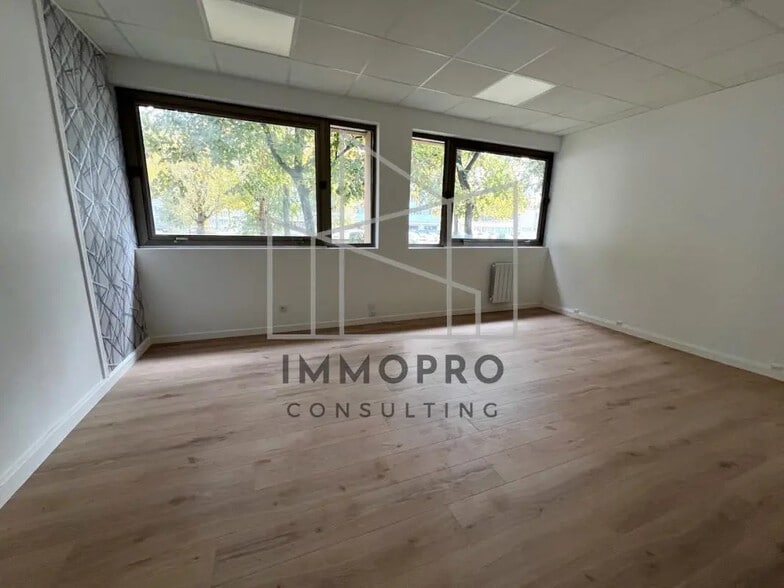 Office in Rouen for sale - Building Photo - Image 2 of 4