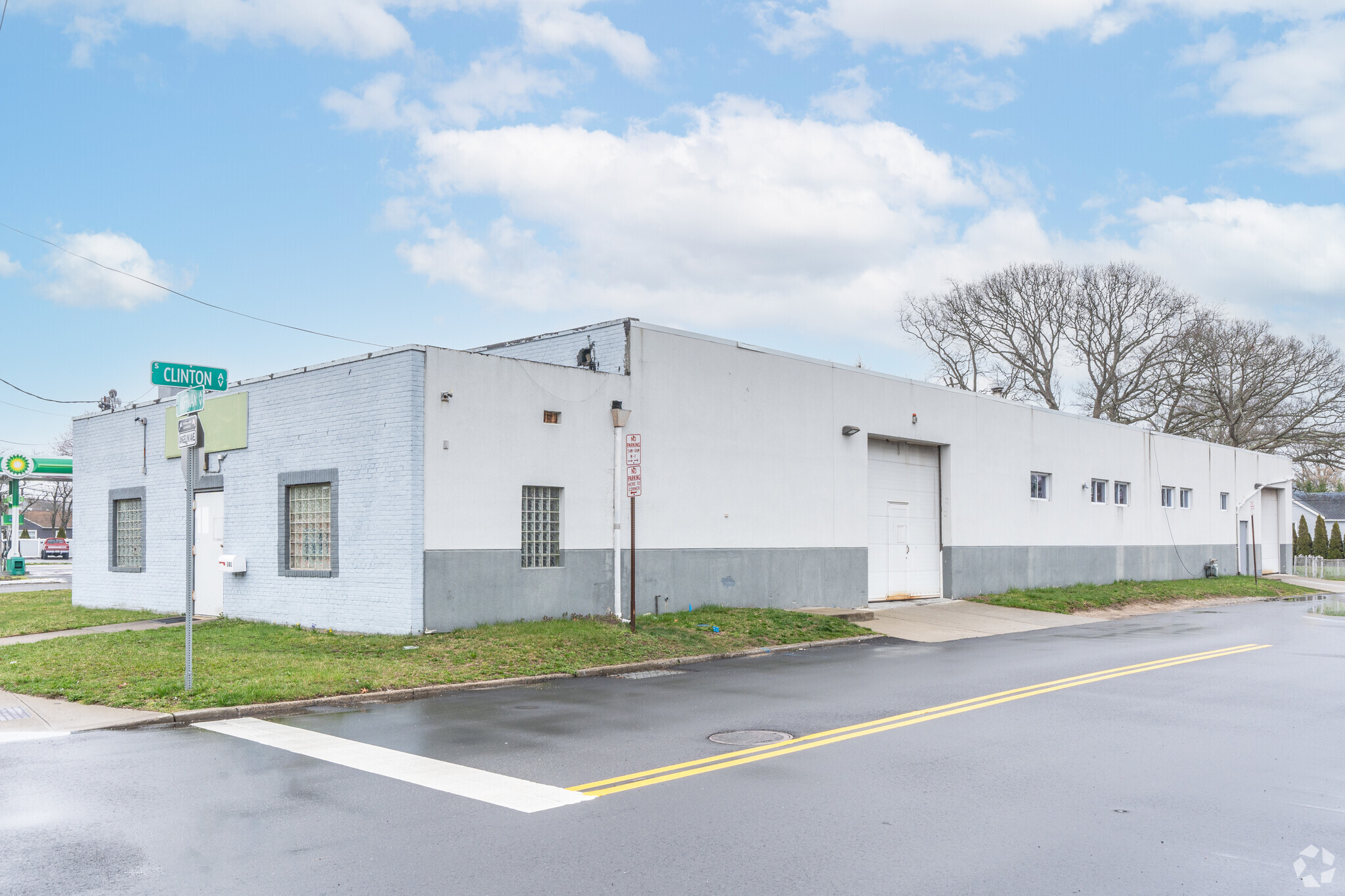 181 E Hoffman Ave, Lindenhurst, NY for lease Primary Photo- Image 1 of 5