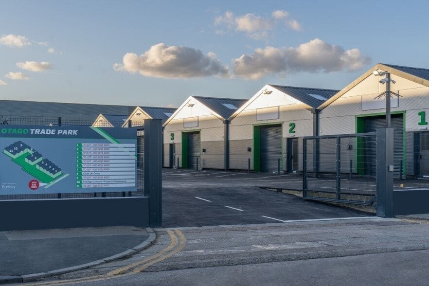 23 Crown Rd, Enfield for lease - Building Photo - Image 1 of 41