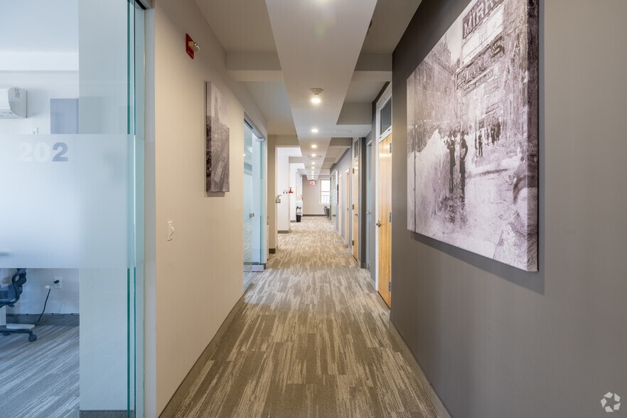1087 Elm St, Manchester, NH for lease - Interior Photo - Image 2 of 20