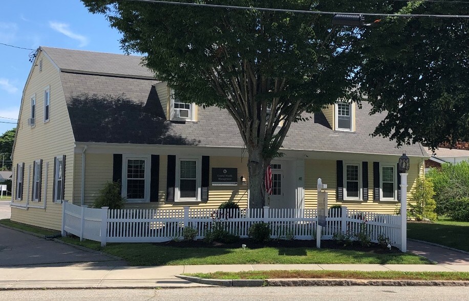 41 E Main St, Mystic, CT 06355