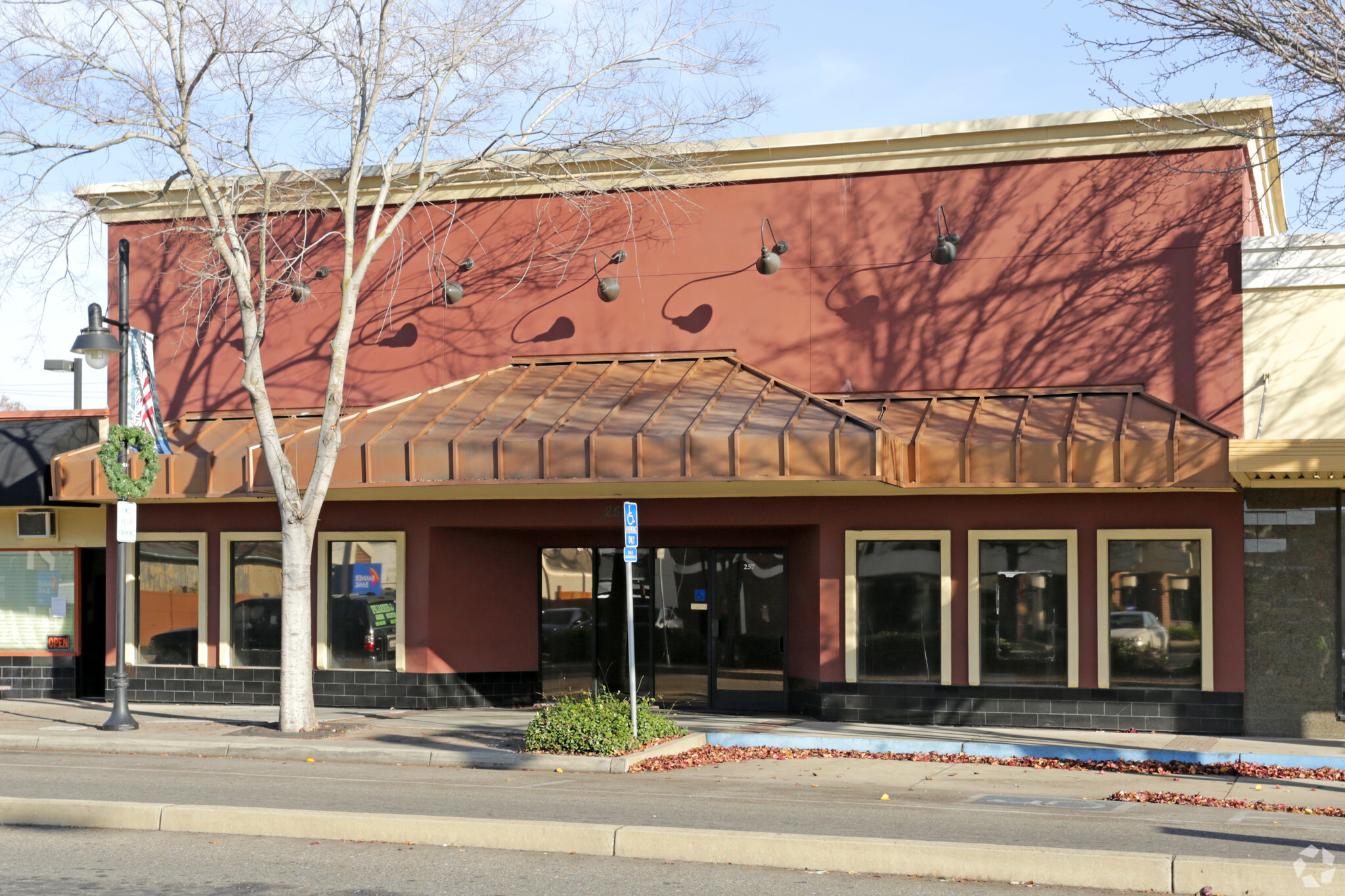 253-257 S Lincoln Way, Galt, CA for lease Building Photo- Image 1 of 8