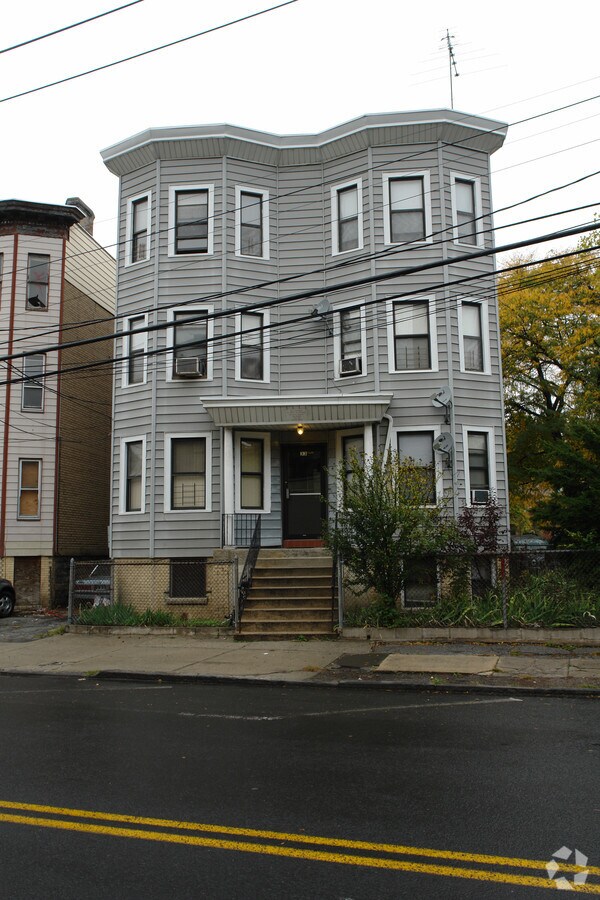 33 Radford St, Yonkers, NY 10705