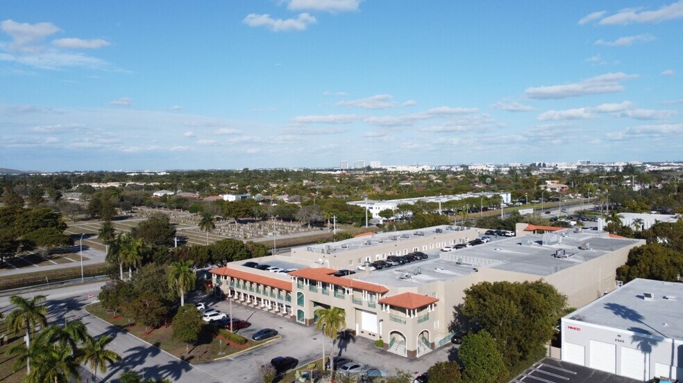10200 NW 25th St, Doral, FL for lease - Primary Photo - Image 1 of 6