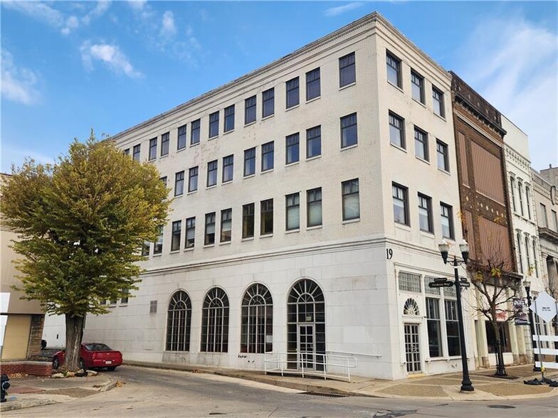 19 E Washington St, New Castle, PA for lease - Building Photo - Image 1 of 13