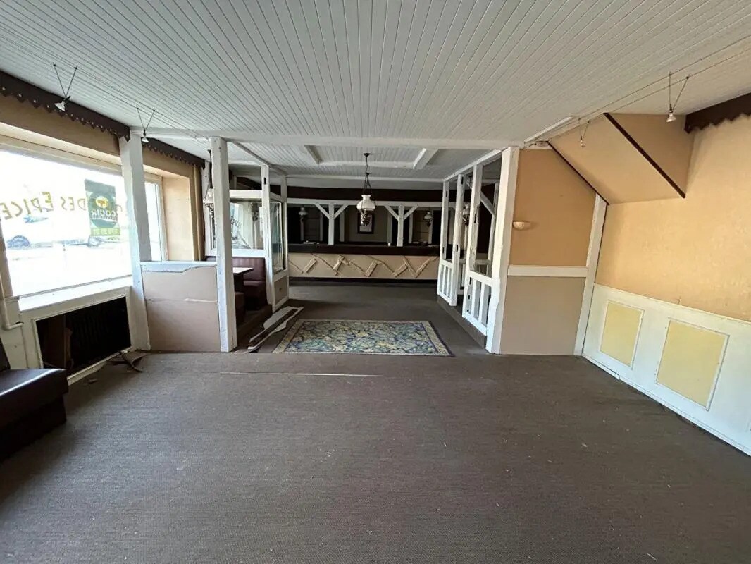 Retail in Saint-Grégoire for sale Interior Photo- Image 1 of 10