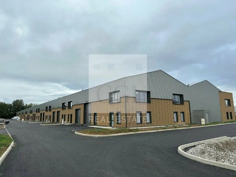 Flex in Bourgoin-Jallieu for lease - Building Photo - Image 2 of 26