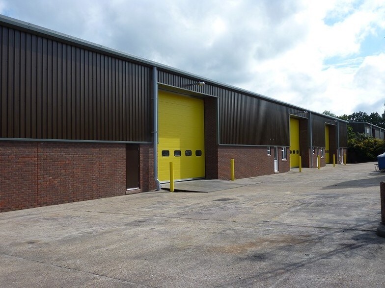 Eastbourne Rd, Lingfield for lease - Building Photo - Image 2 of 5