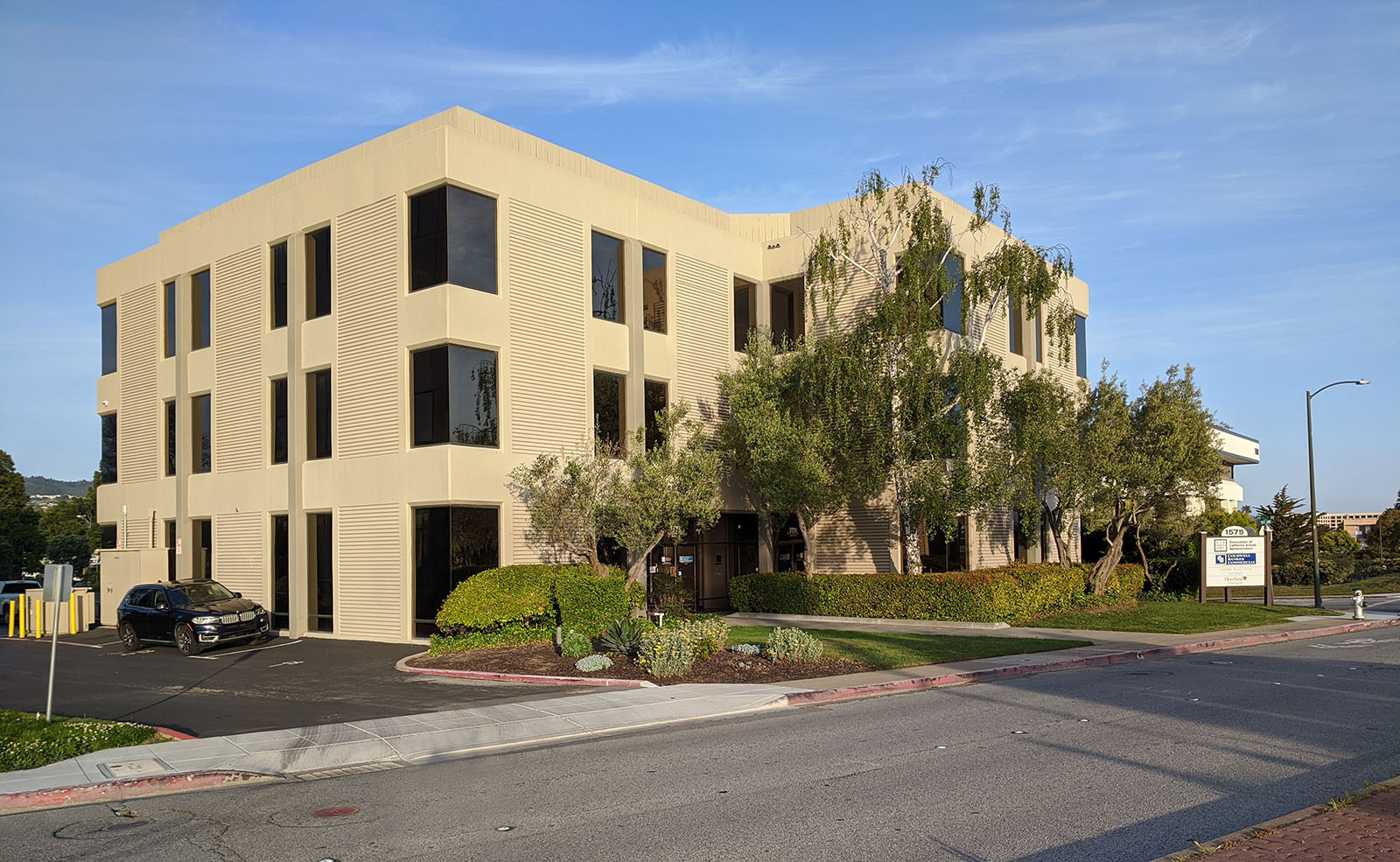 1575 Bayshore Hwy, Burlingame, CA for lease Building Photo- Image 1 of 7