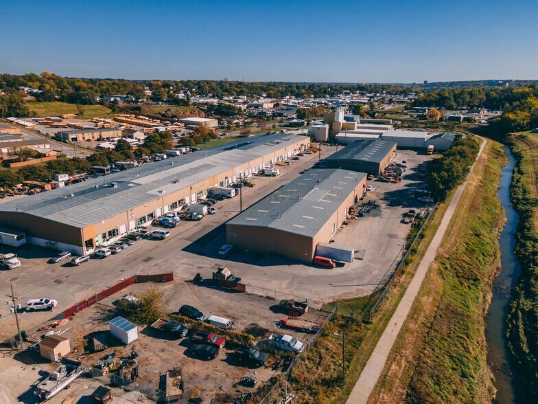 3305-3393 N 88th Plz, Omaha, NE for lease - Building Photo - Image 2 of 6