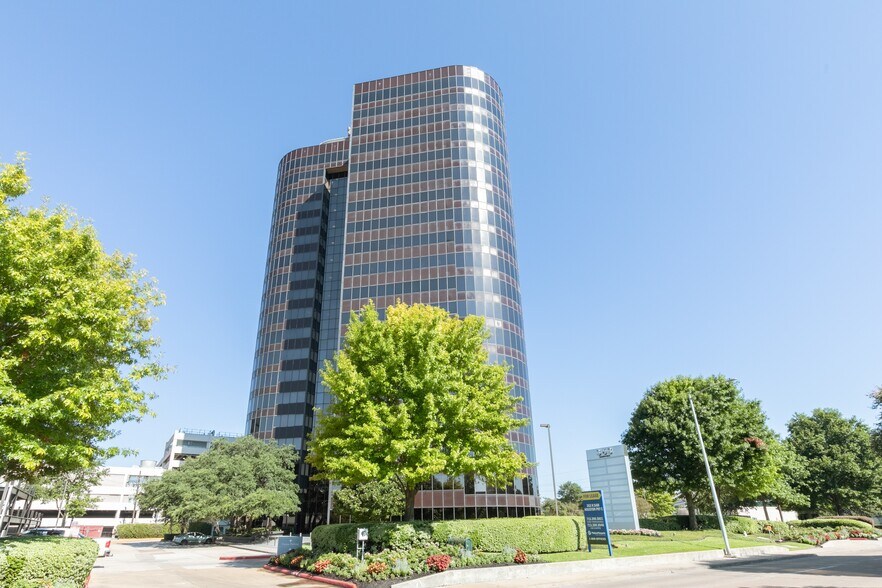 363 N Sam Houston Pky E, Houston, TX for lease - Building Photo - Image 2 of 26