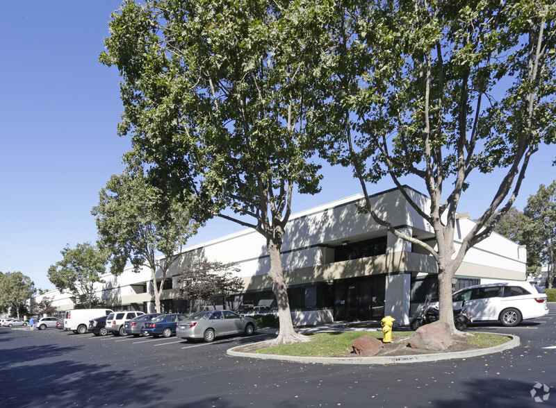 41350-41394 Christy St, Fremont, CA for lease - Building Photo - Image 3 of 5