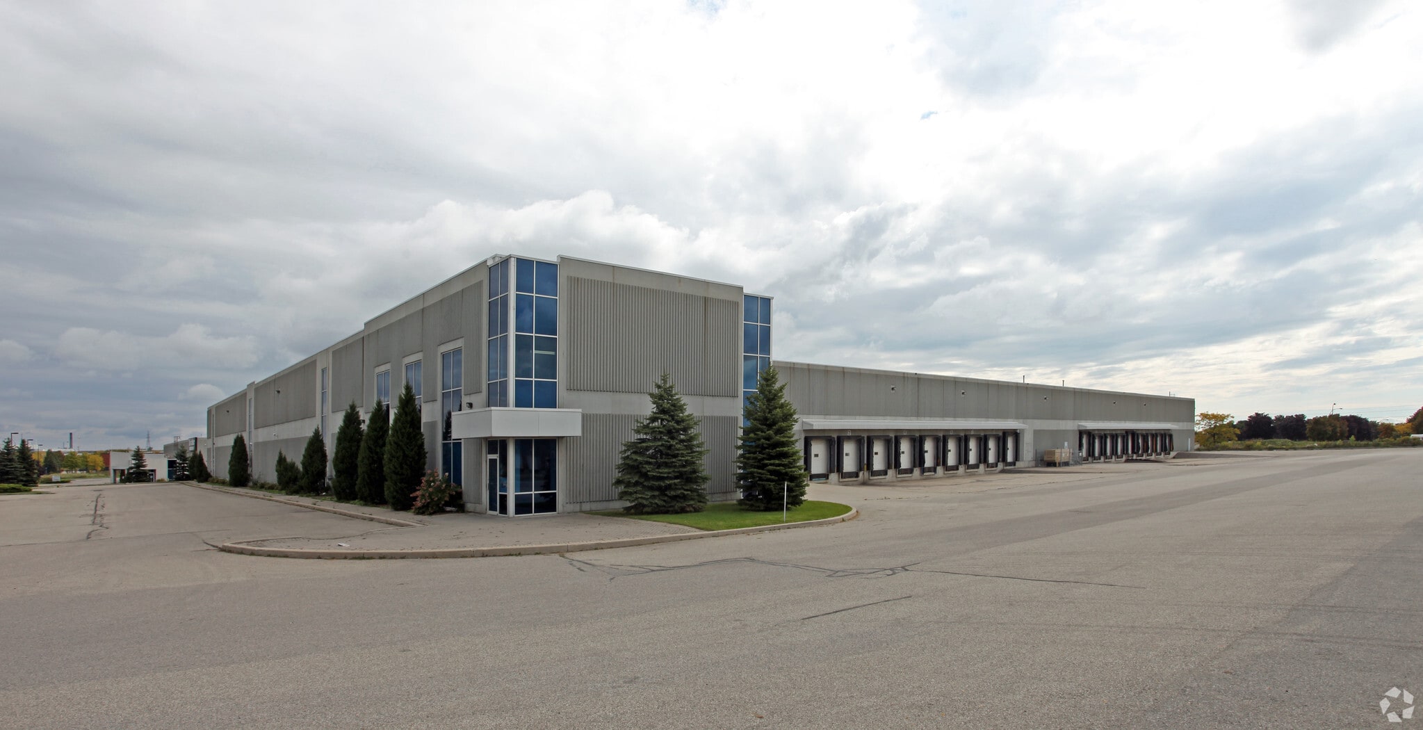 1635 Tricont Ave, Whitby, ON for sale Primary Photo- Image 1 of 1