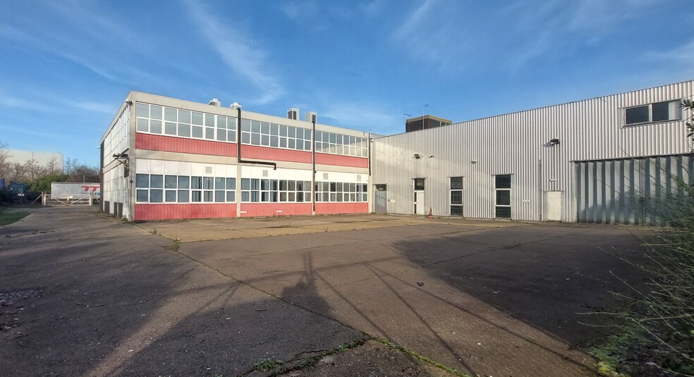 Chester Hall Ln, Basildon for sale - Building Photo - Image 1 of 1