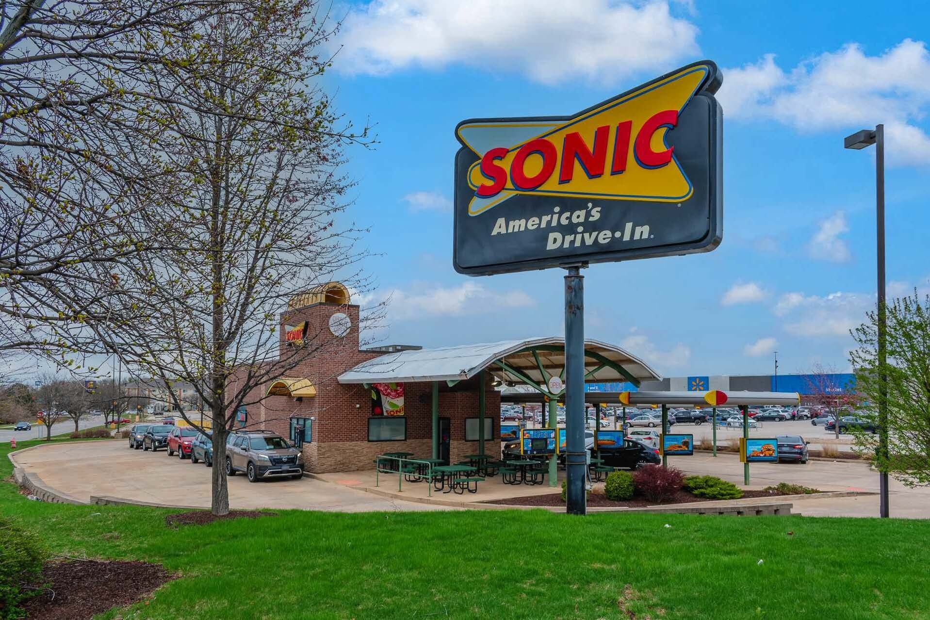 302 Greenbriar Dr, Normal, IL for sale Primary Photo- Image 1 of 1