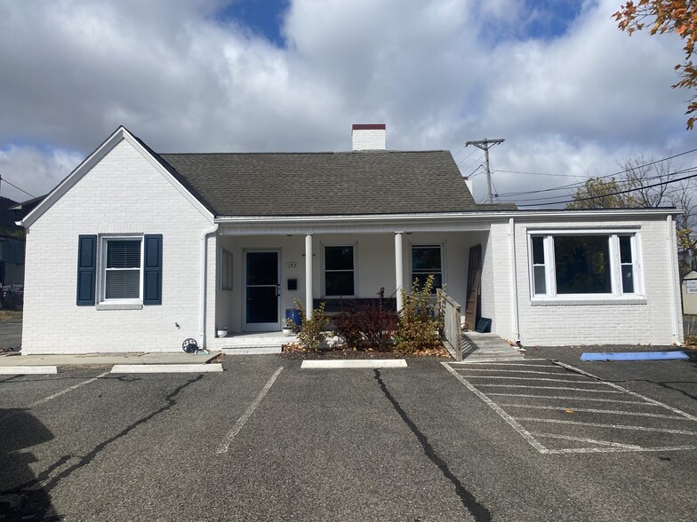 102 Long St, West Jefferson, NC 28694