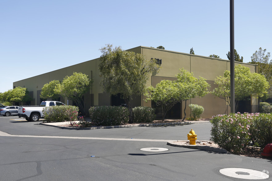 3001 S 35th St, Phoenix, AZ for lease - Building Photo - Image 3 of 4