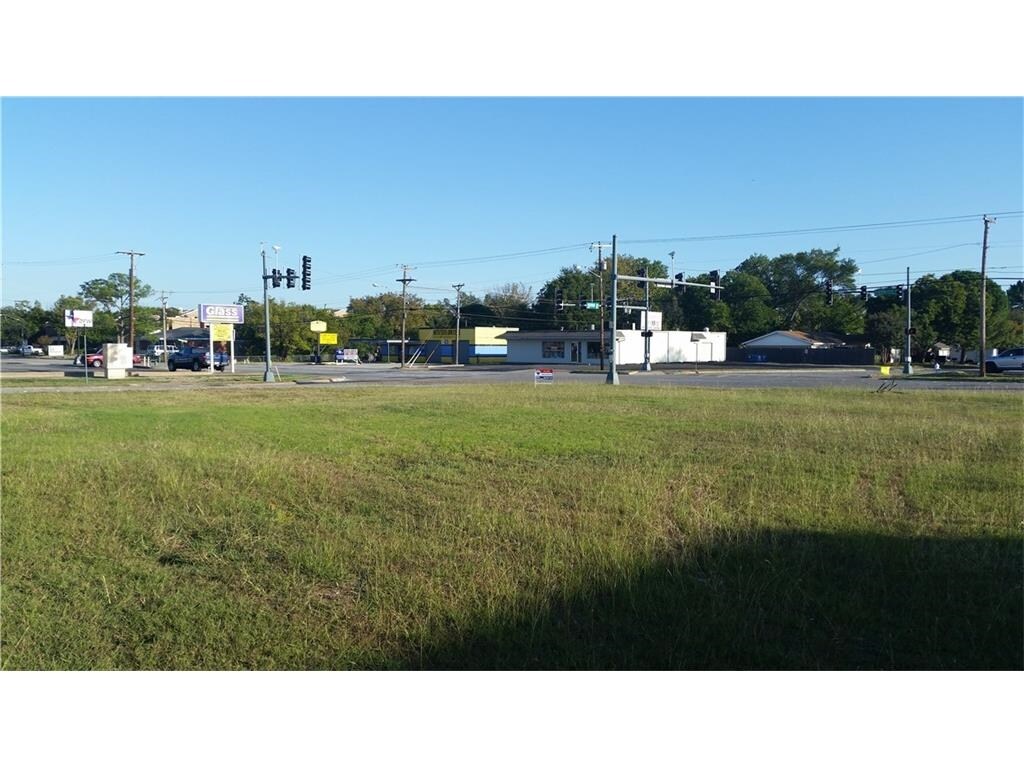 116 W Bedford Euless Rd, Hurst, TX 76053