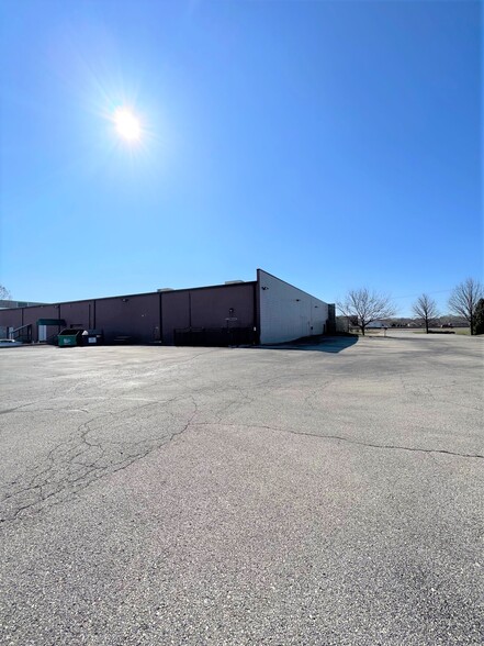 17485 N Outer Forty, Chesterfield, MO for lease - Building Photo - Image 2 of 6