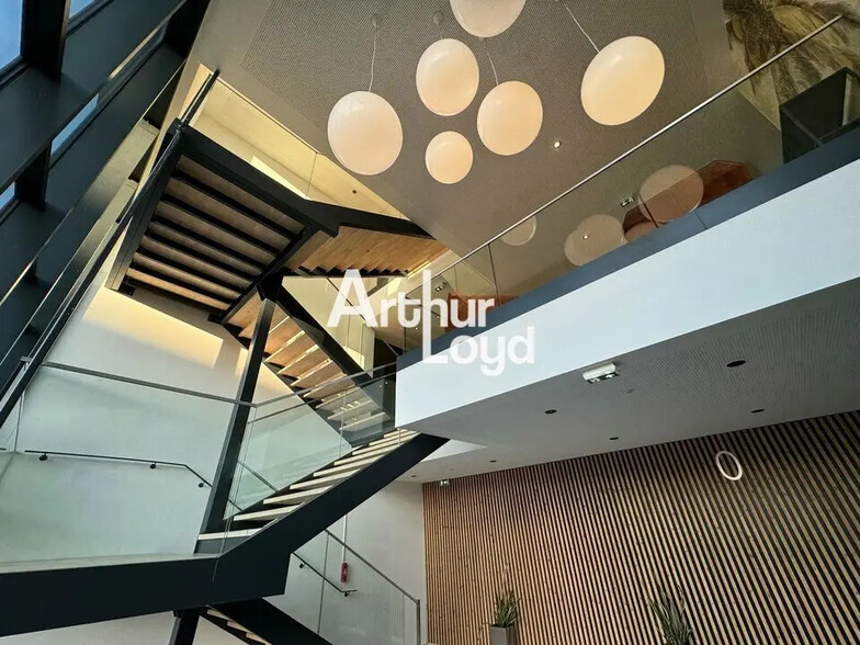 Office in SOPHIA ANTIPOLIS for lease - Interior Photo - Image 3 of 7