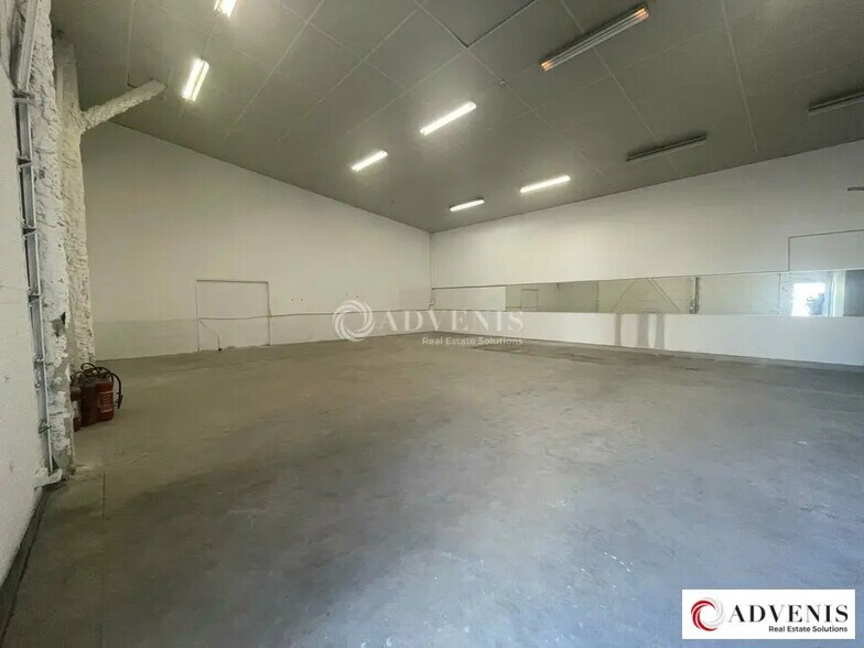 Flex in Mérignac for lease - Interior Photo - Image 2 of 4