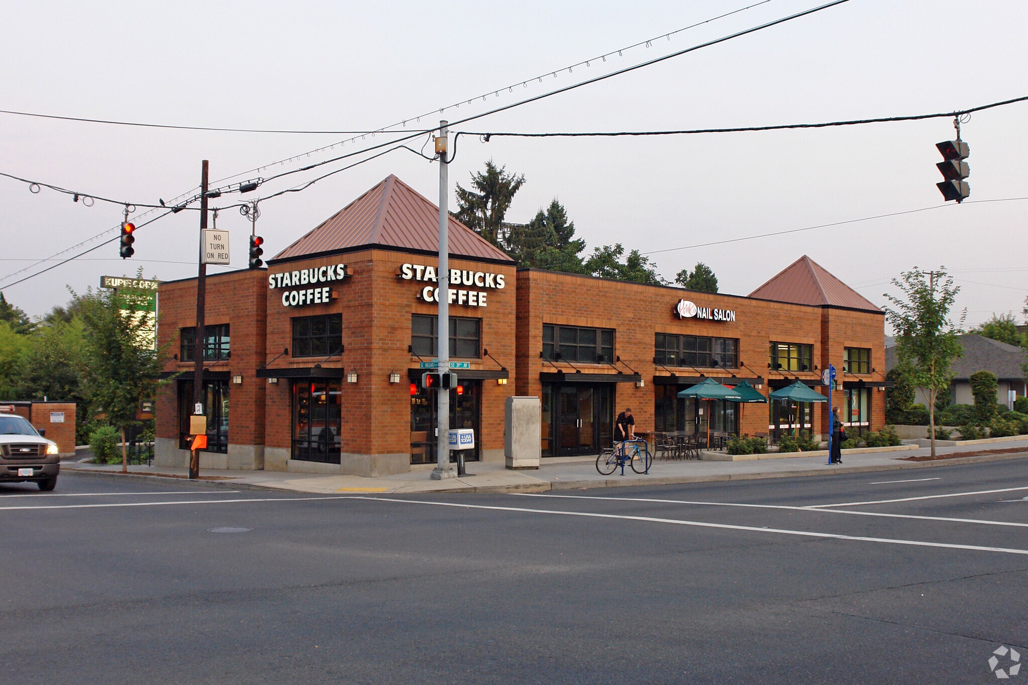 4437 SE 39th Ave, Portland, OR for sale Primary Photo- Image 1 of 1