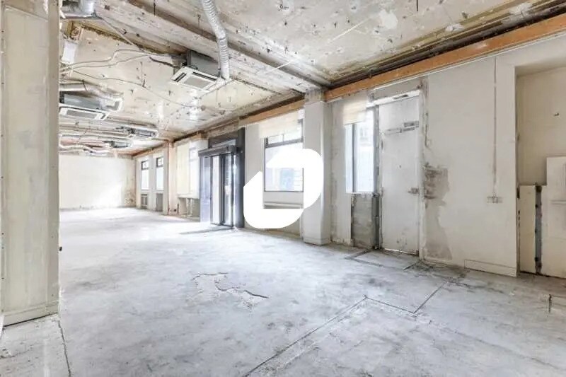 Retail in Paris for lease - Interior Photo - Image 1 of 15