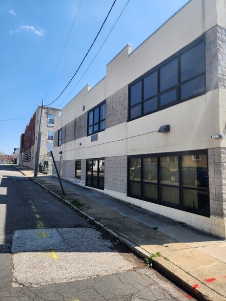 1211 N Chester St, Baltimore, MD for sale - Building Photo - Image 2 of 9