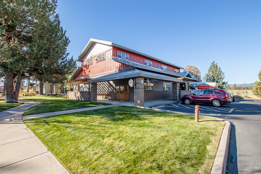 561 NW York Dr, Bend, OR for lease - Building Photo - Image 2 of 20