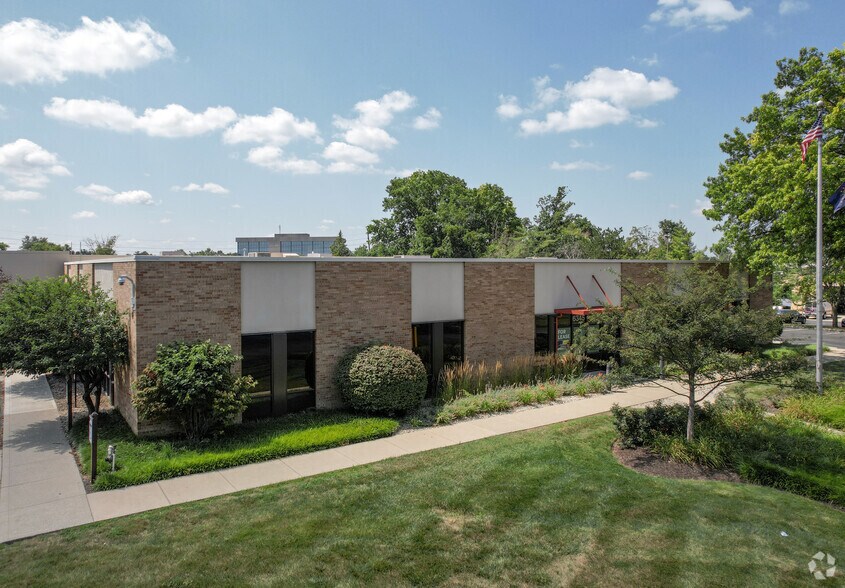 6345 Castleway Ct, Indianapolis, IN for lease - Building Photo - Image 1 of 4