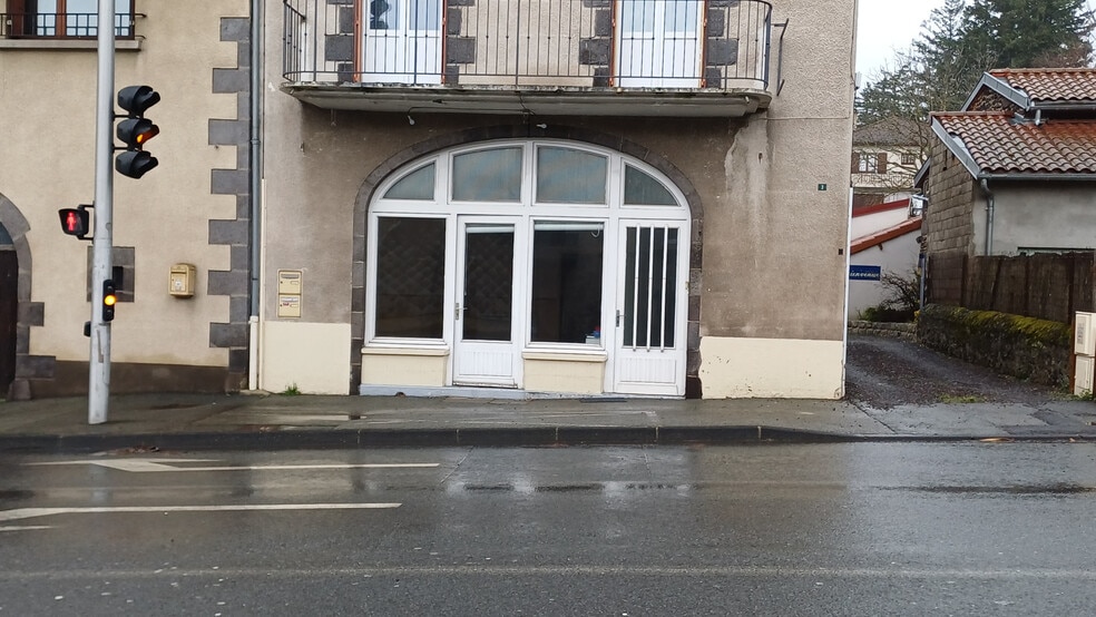 Retail in Orcines for lease - Building Photo - Image 2 of 6