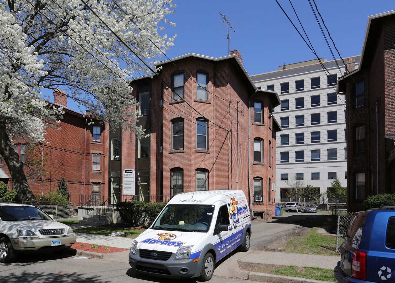 3840 Hungerford St, Hartford, CT 06106